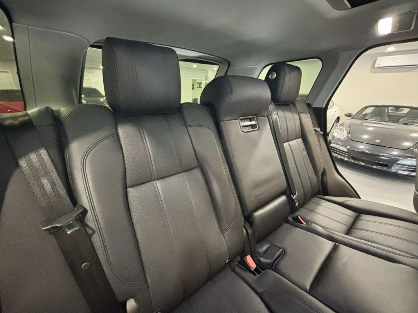 2017 Land Rover Range Rover Hse Sport Utility 4d - Image 16