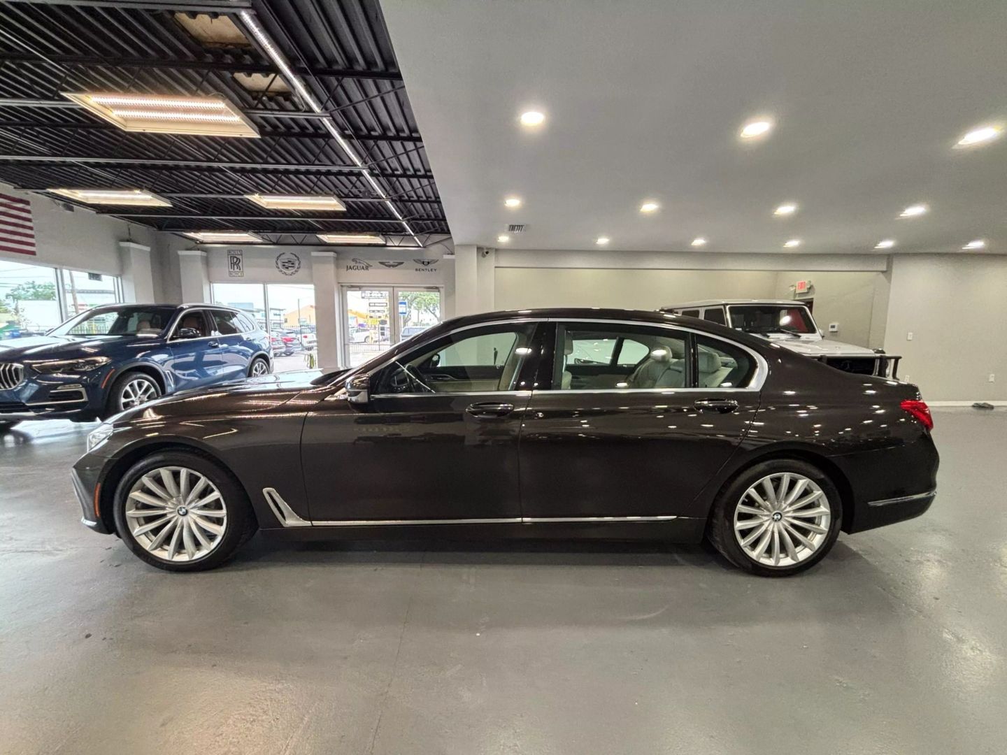 2017 Bmw 7 Series 740i Xdrive Sedan 4d - Image 4