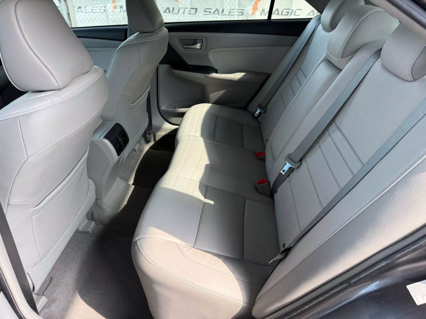 2016 Toyota Camry - Image 18