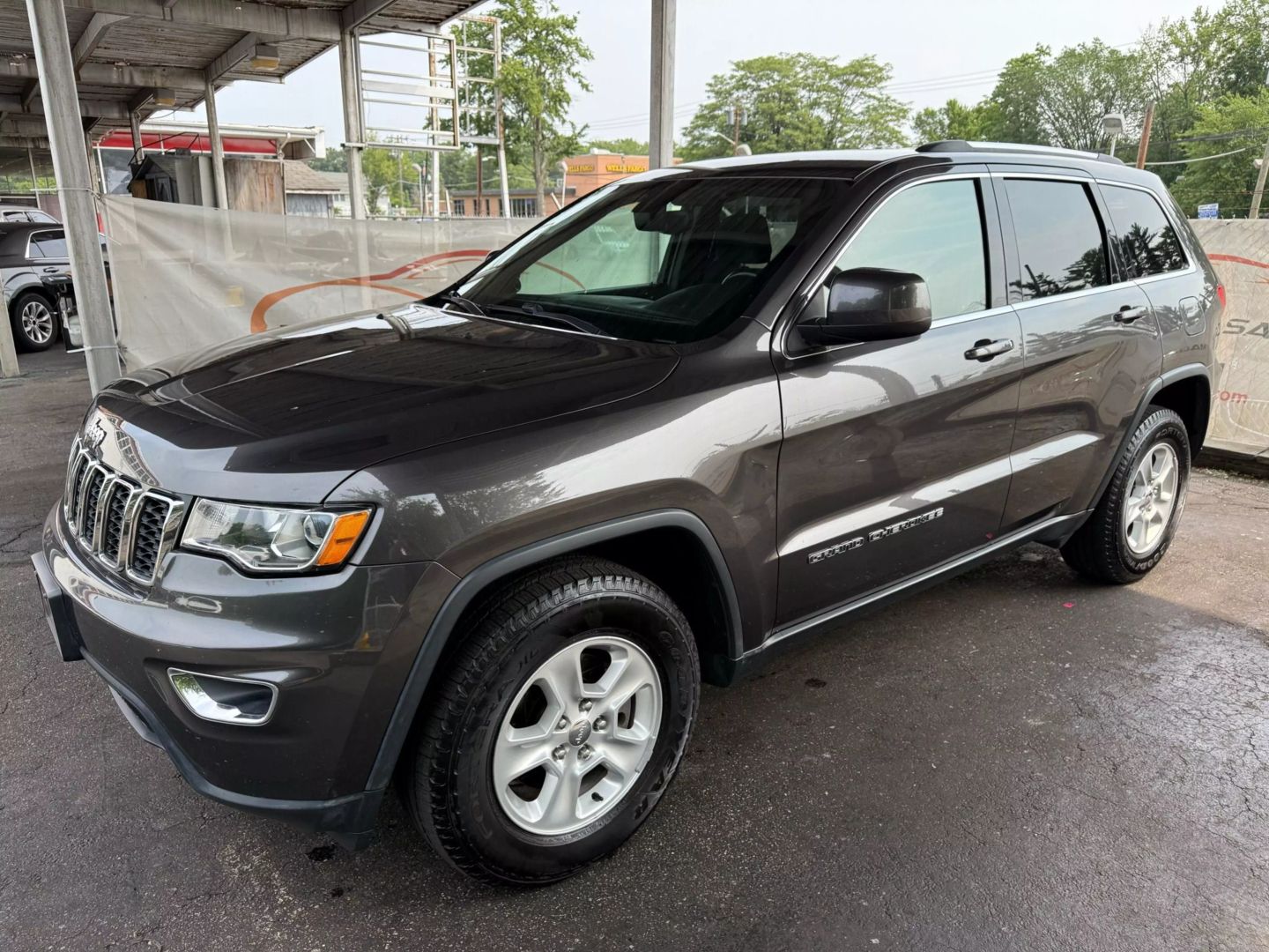 2017 Jeep Grand Cherokee - Image 8