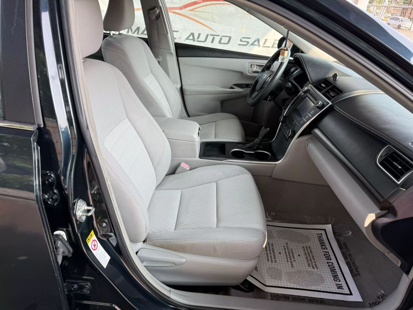 2015 Toyota Camry - Image 25