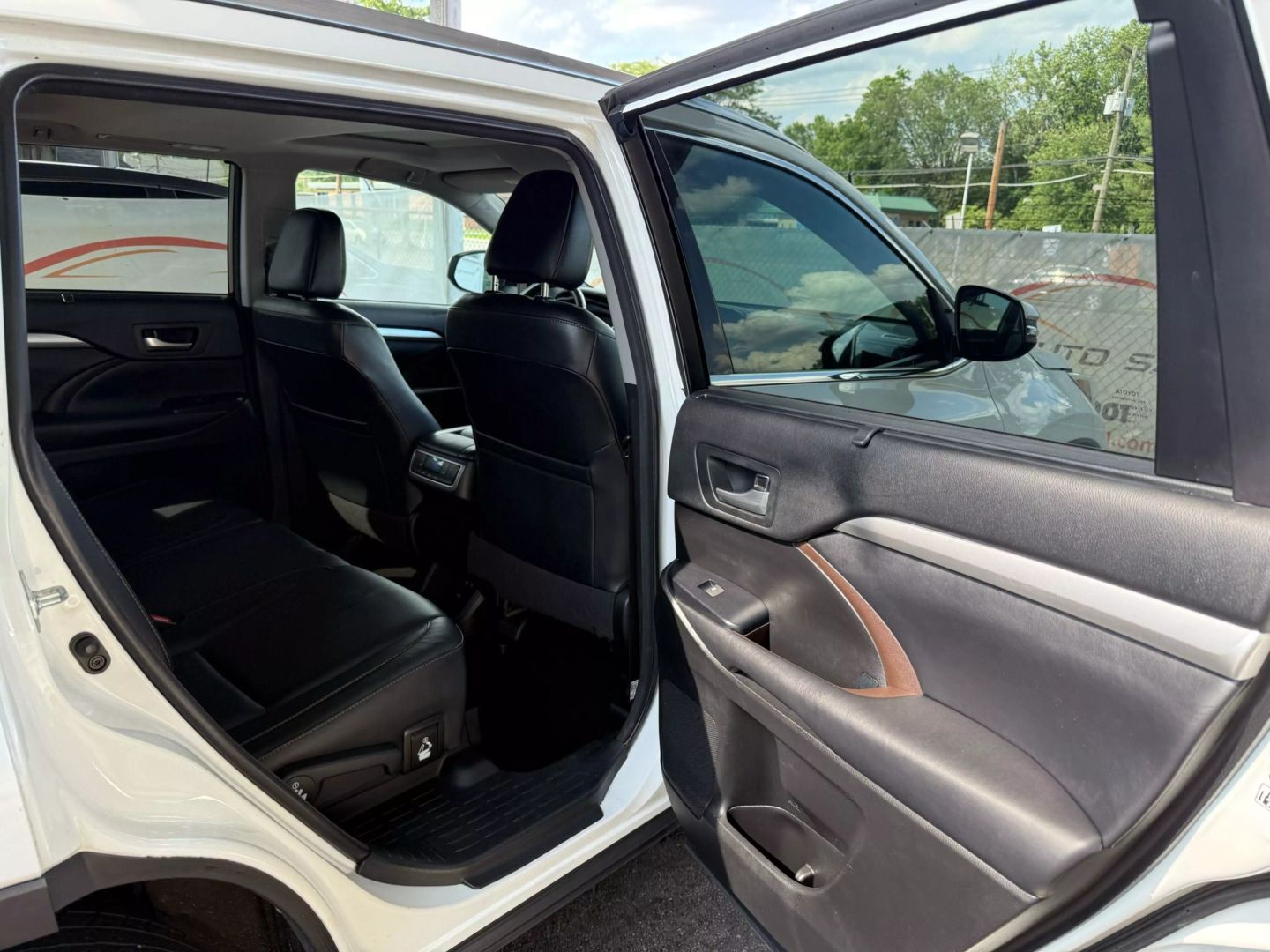 2018 Toyota Highlander - Image 23