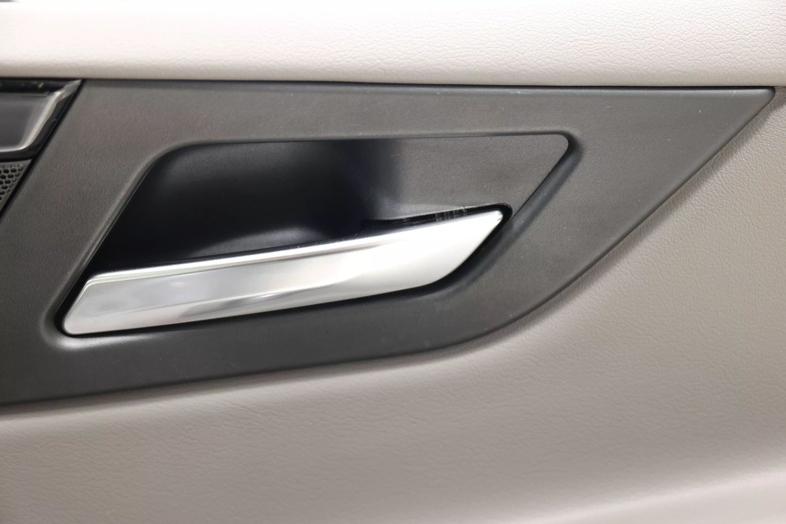 2019 Jaguar Xe - Image 82