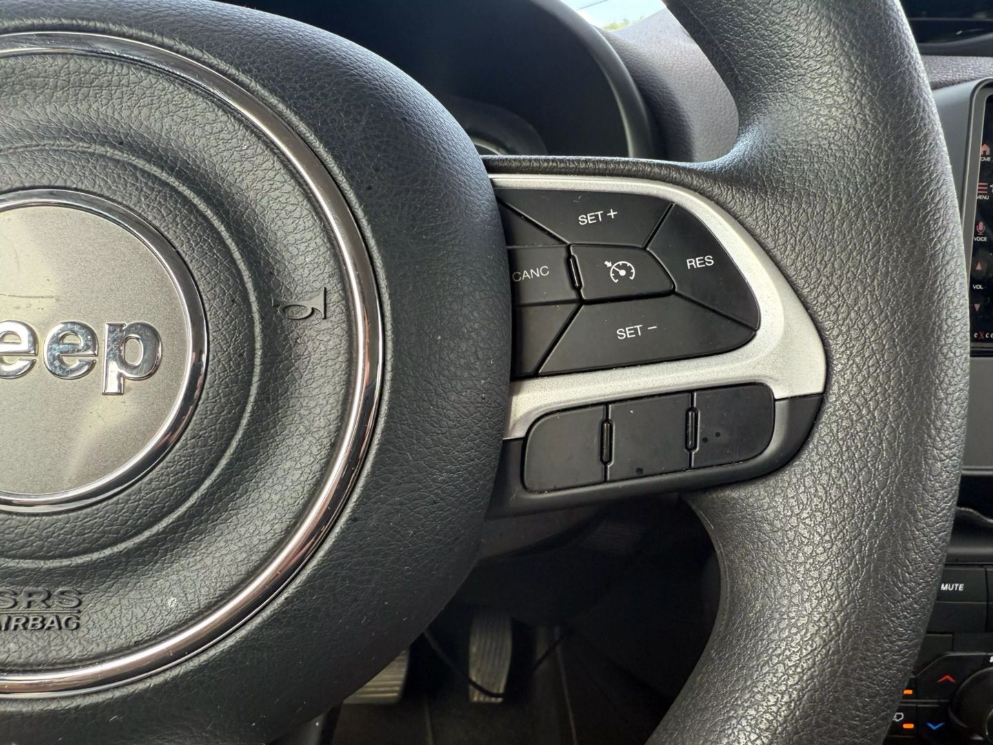 2021 Jeep Renegade - Image 21