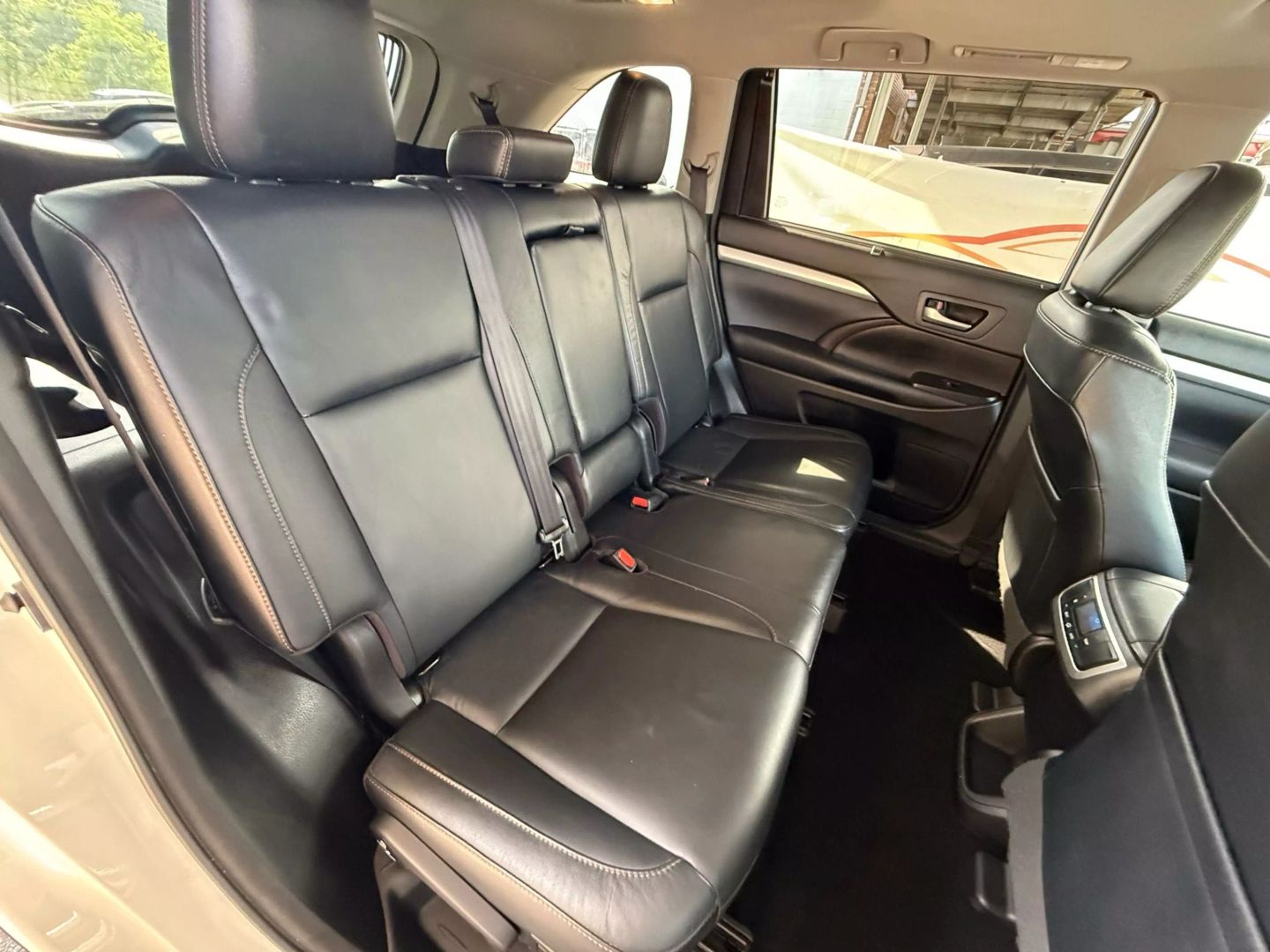 2018 Toyota Highlander - Image 25
