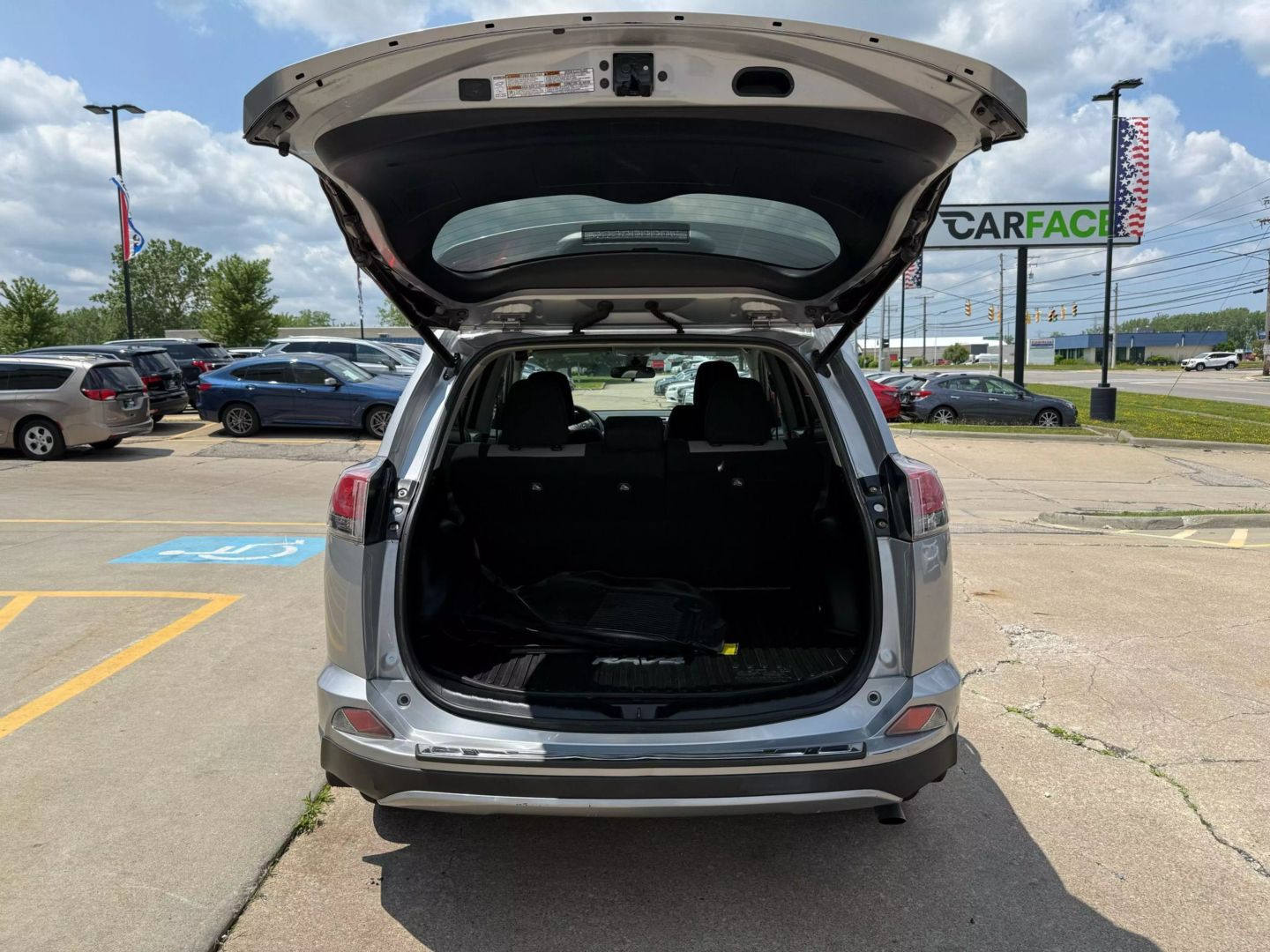 2017 Toyota Rav4 - Image 12