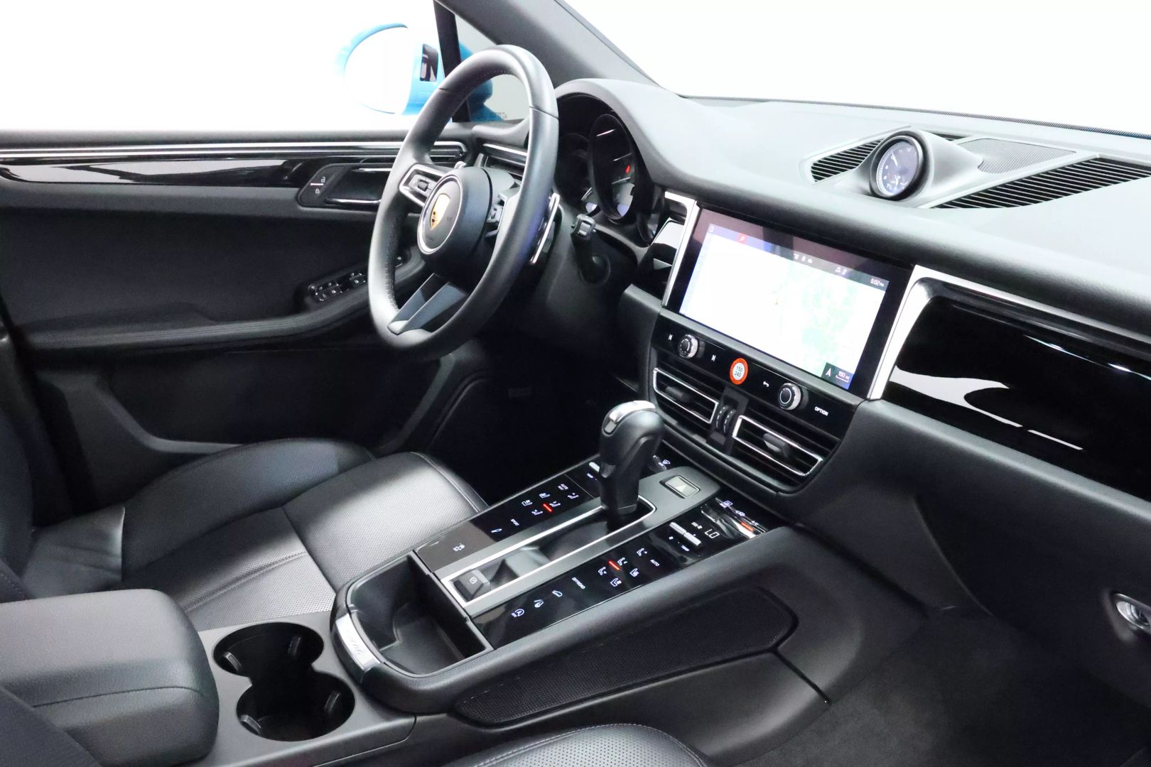2022 Porsche Macan - Image 90
