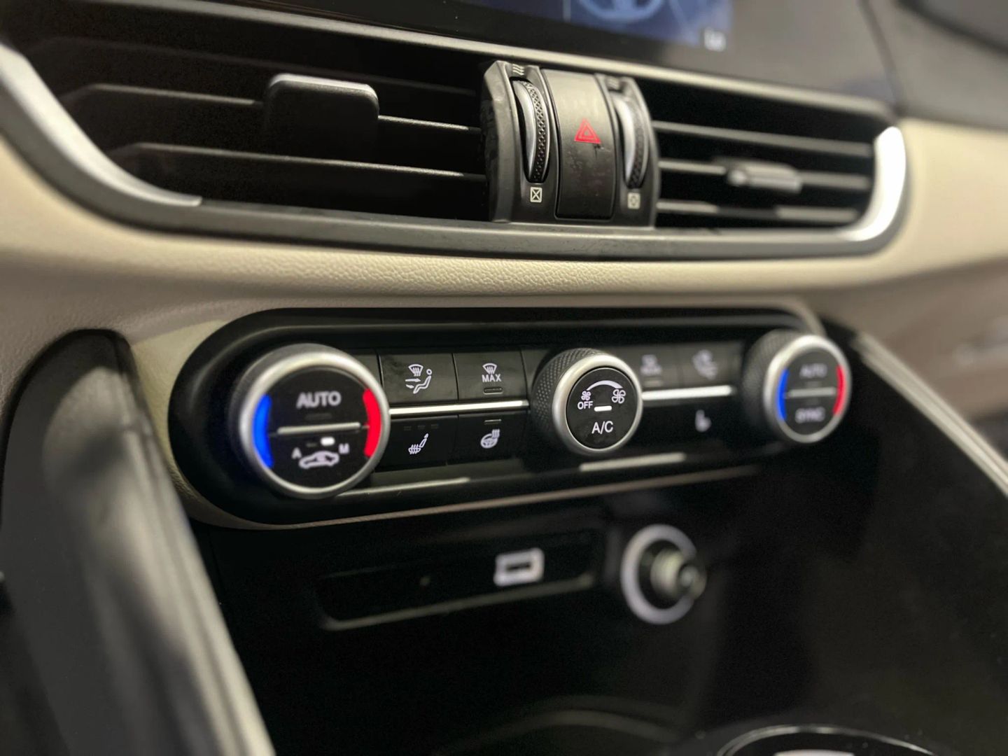 2020 Alfa Romeo Giulia Sedan 4d - Image 37