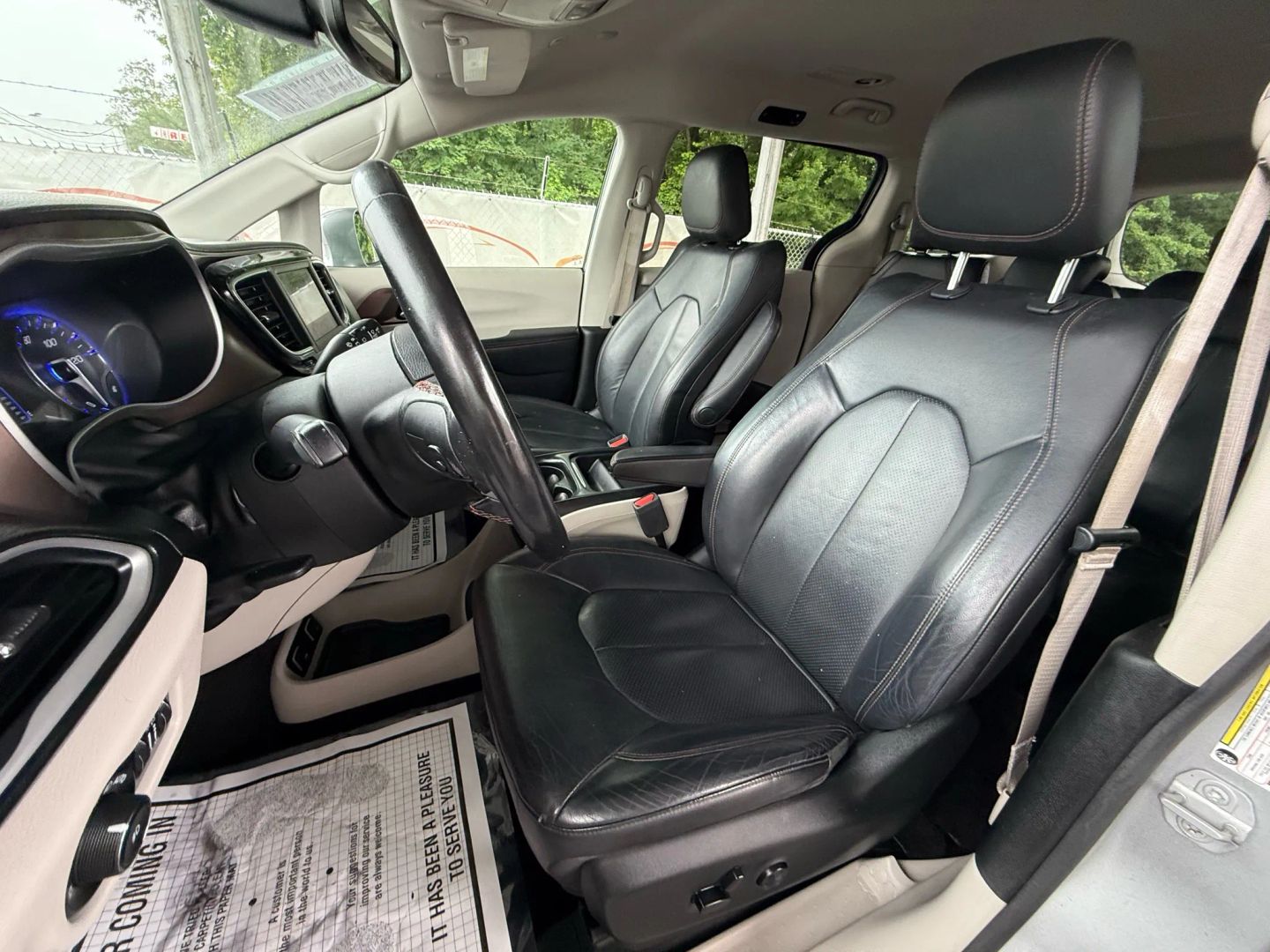 2019 Chrysler Pacifica - Image 16