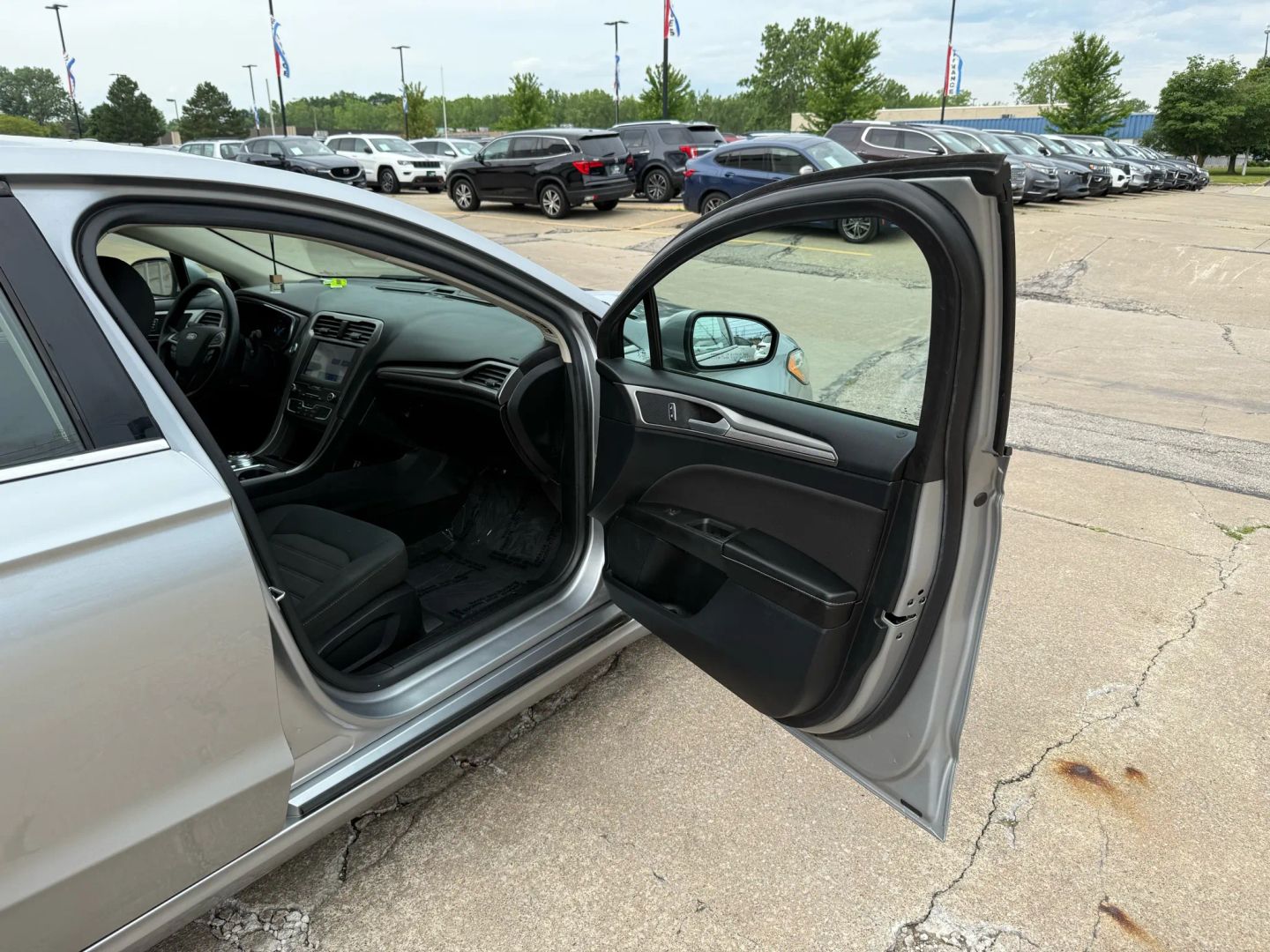 2020 Ford Fusion - Image 22