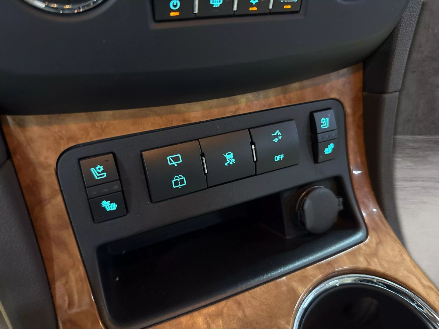 2011 Buick Enclave - Image 30
