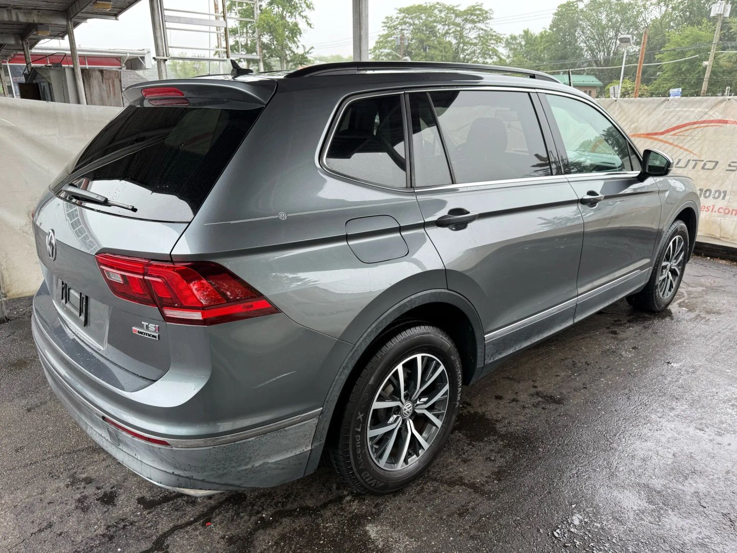 2018 Volkswagen Tiguan - Image 12