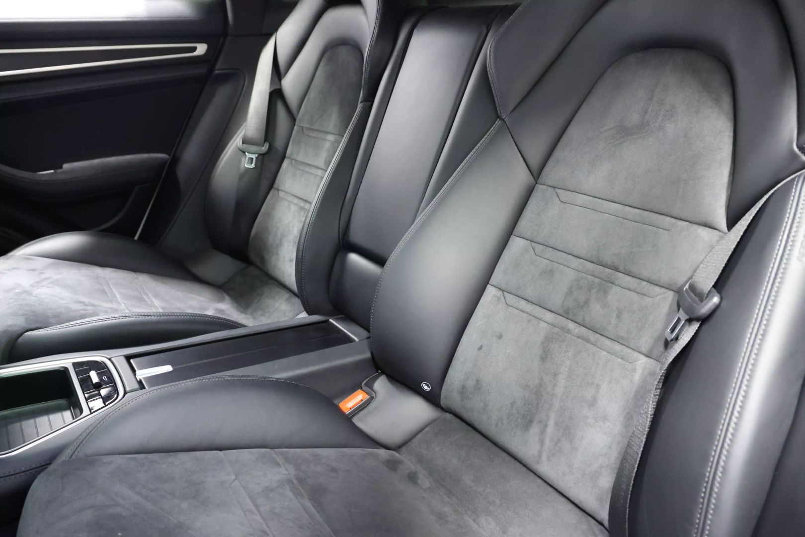 2020 Porsche Panamera - Image 58