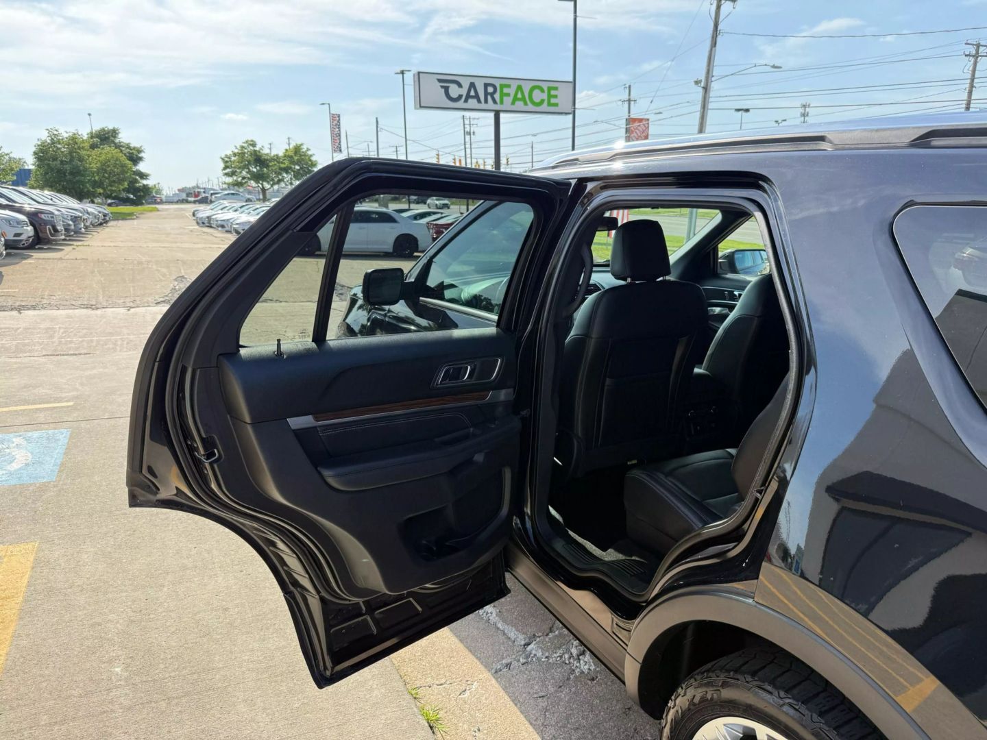 2019 Ford Explorer - Image 22