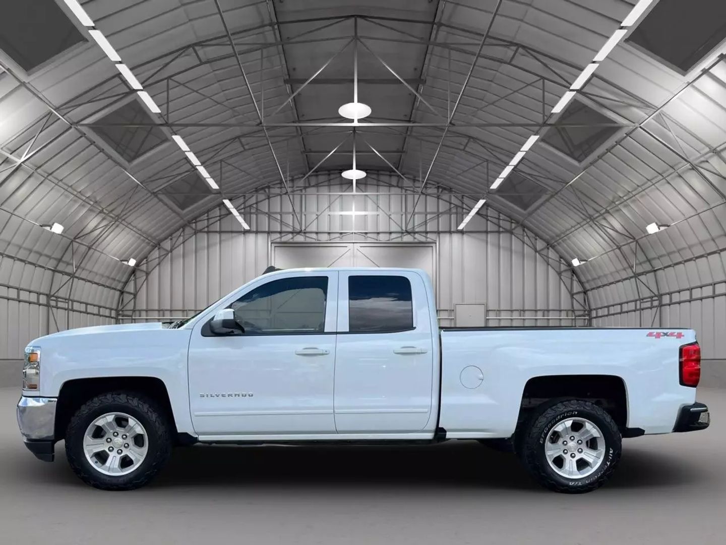 Used 2017 Chevrolet Silverado 1500 LT with VIN 1GCVKREC6HZ335200 for sale in Northmoor, MO