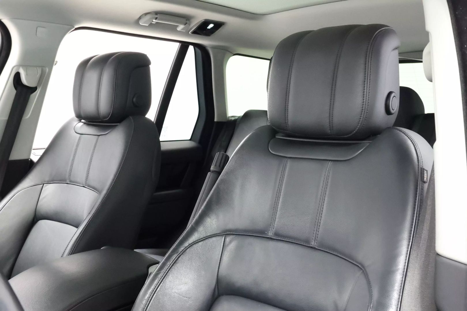 2018 Land Rover Range Rover - Image 18