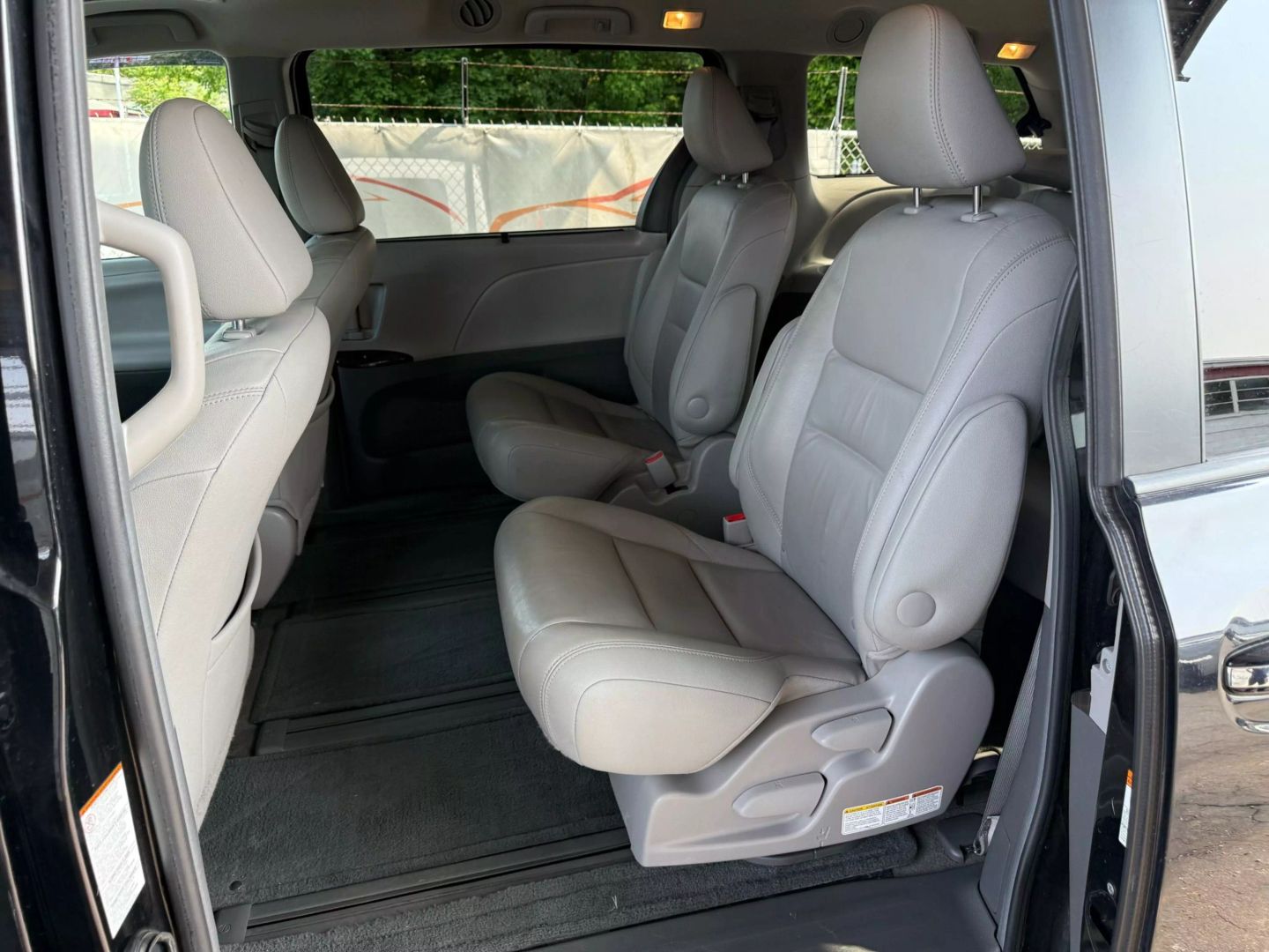 2017 Toyota Sienna - Image 17