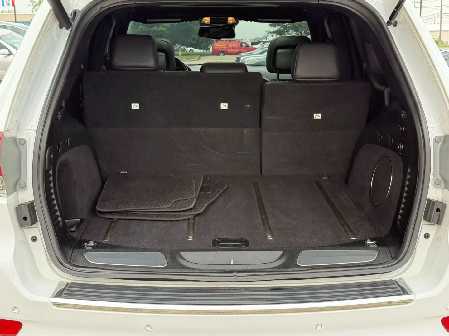 2014 Jeep Grand Cherokee - Image 13