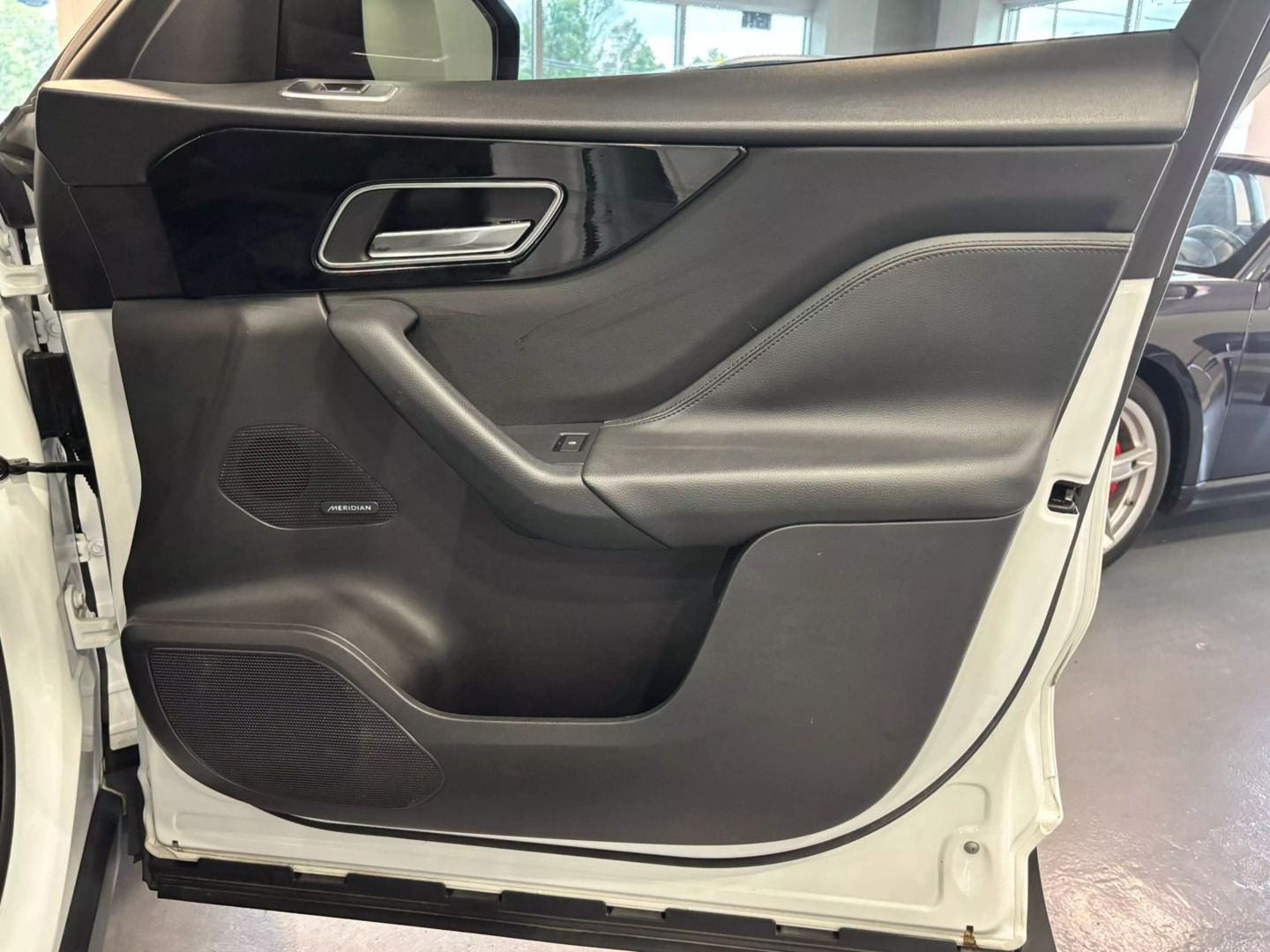 2018 Jaguar F-pace 30t Premium Sport Utility 4d - Image 36