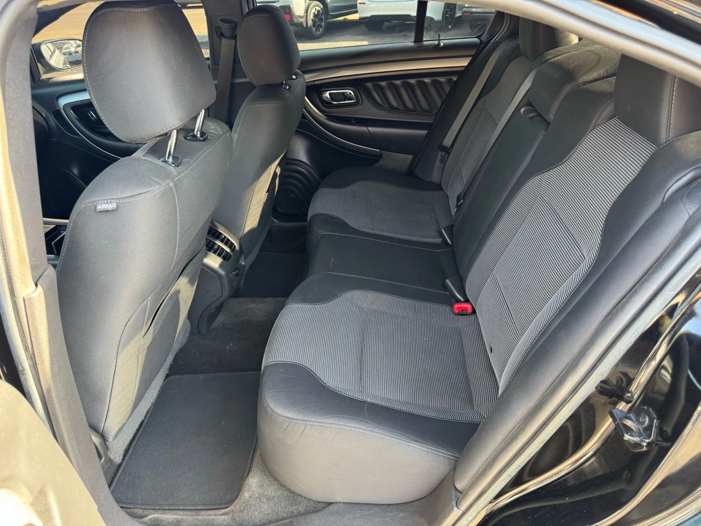 2016 Ford Taurus - Image 15