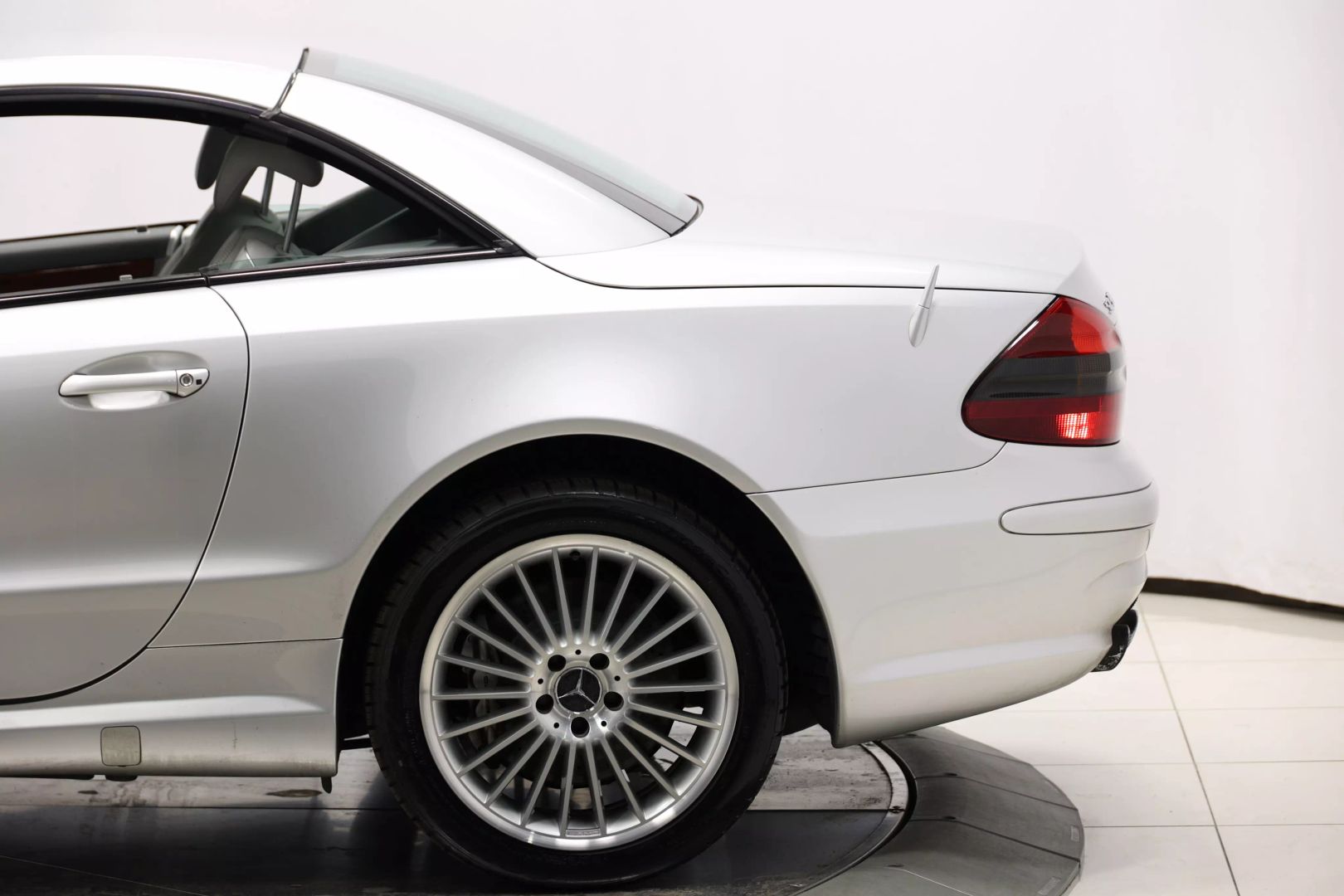2004 Mercedes-benz Sl-class - Image 8