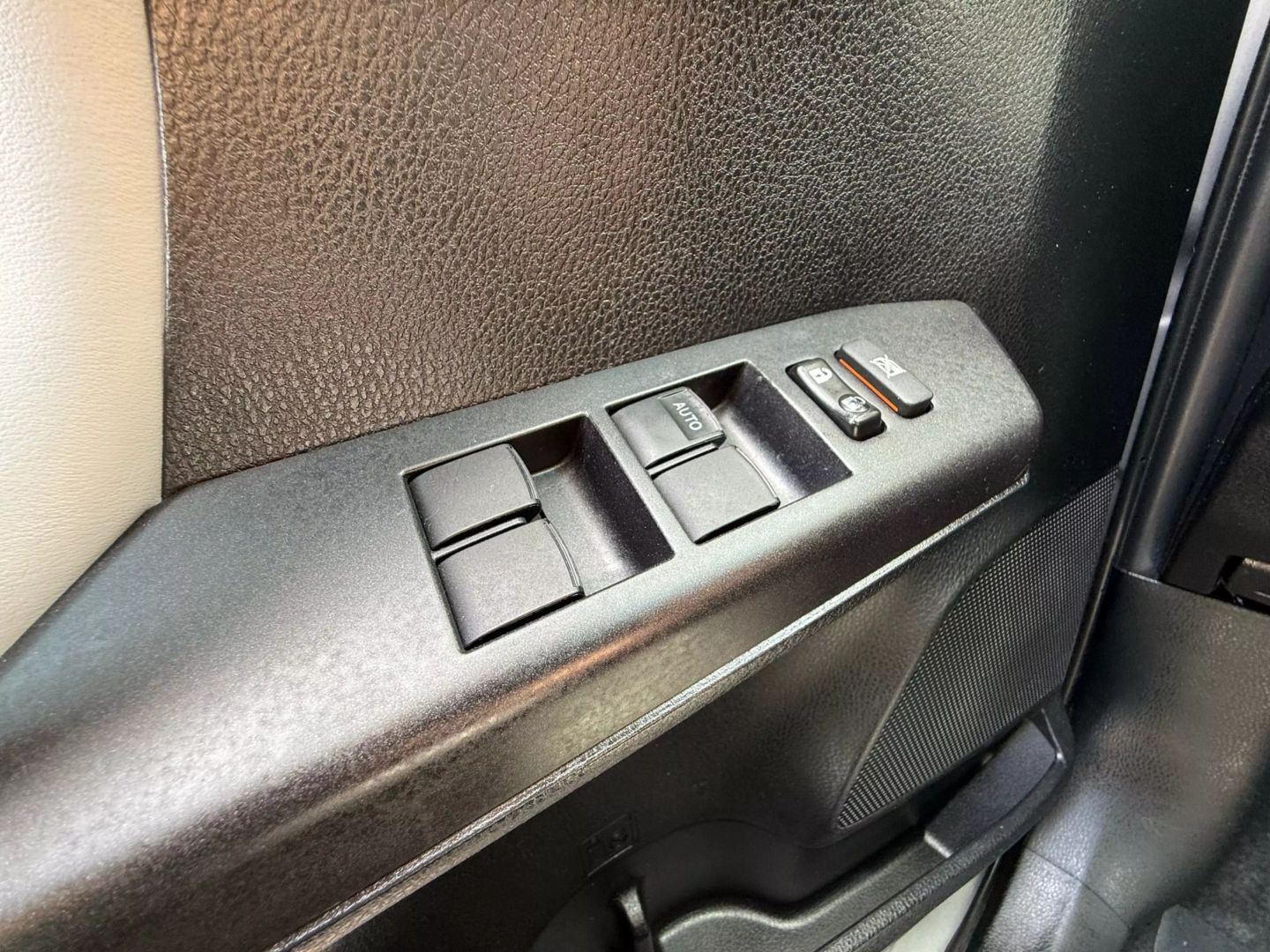 2017 Toyota Rav4 - Image 39