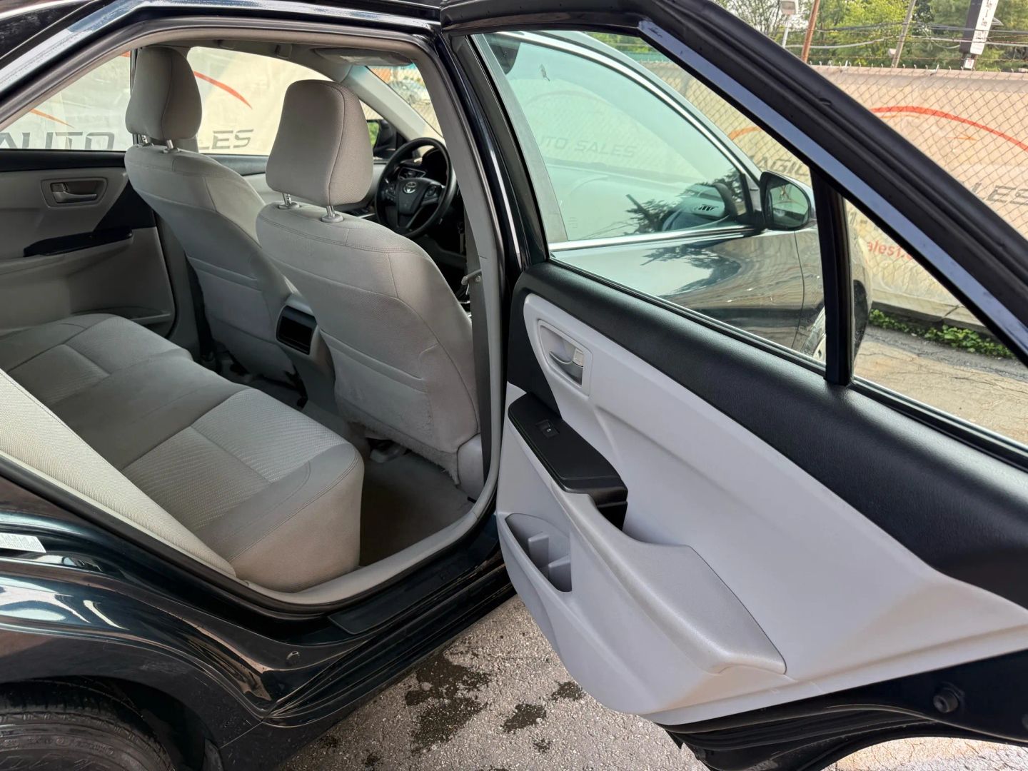 2015 Toyota Camry - Image 21