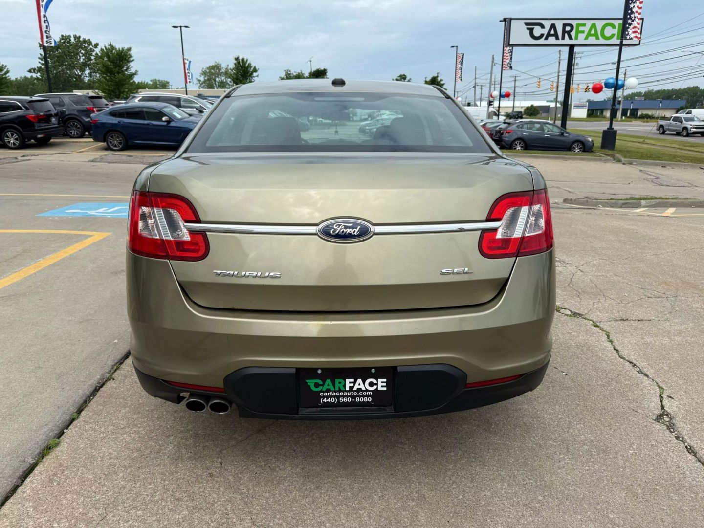 2012 Ford Taurus - Image 10
