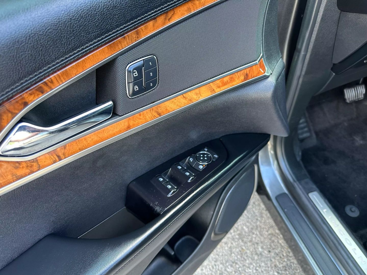2018 Lincoln Mkx - Image 15