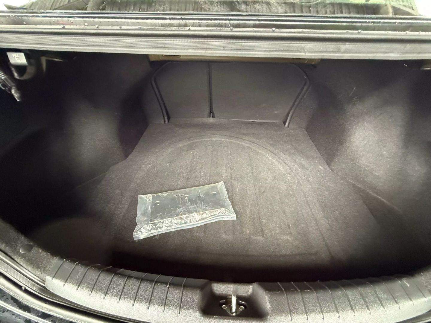 2018 Hyundai Elantra - Image 20