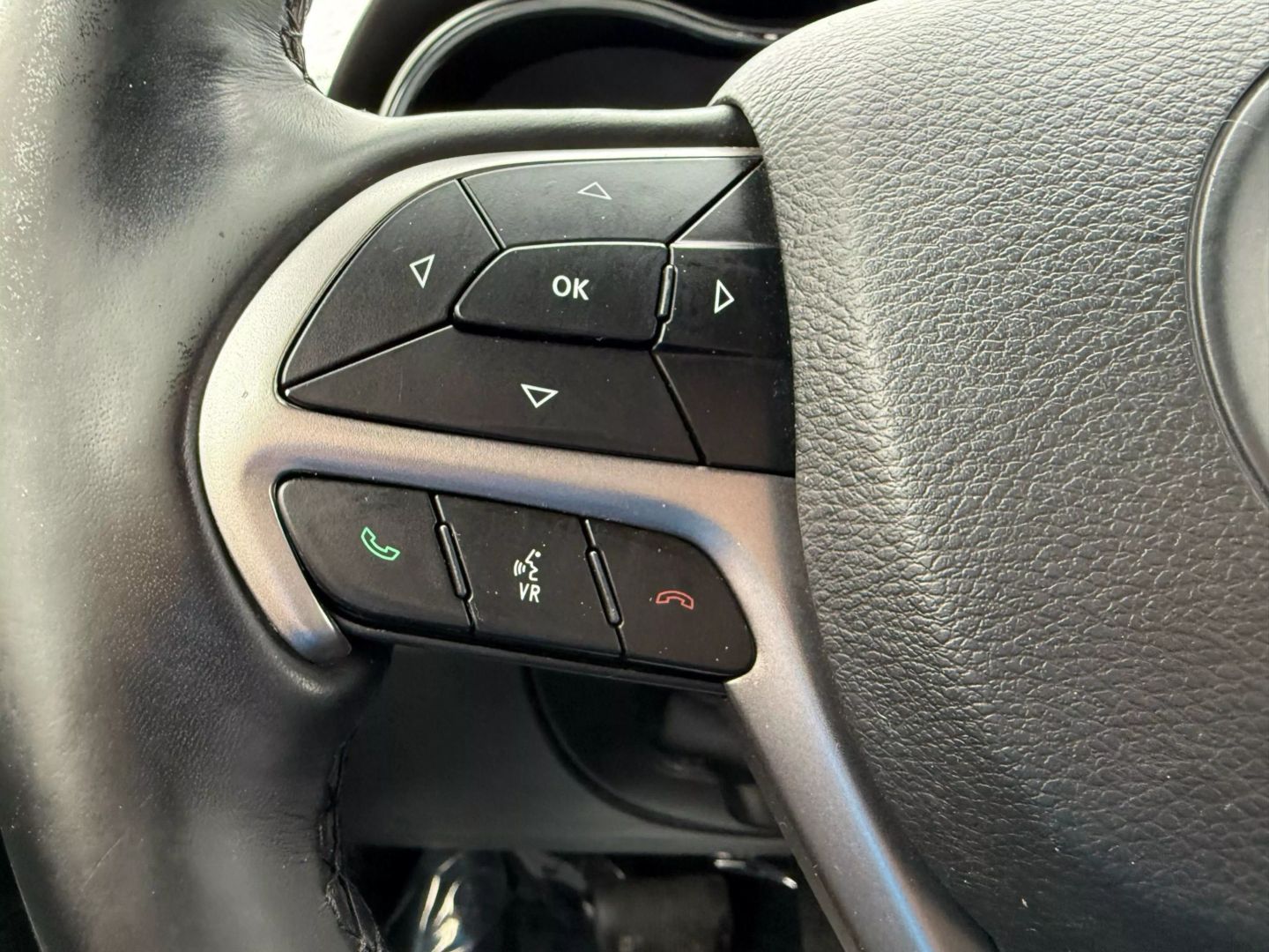 2019 Jeep Grand Cherokee - Image 31