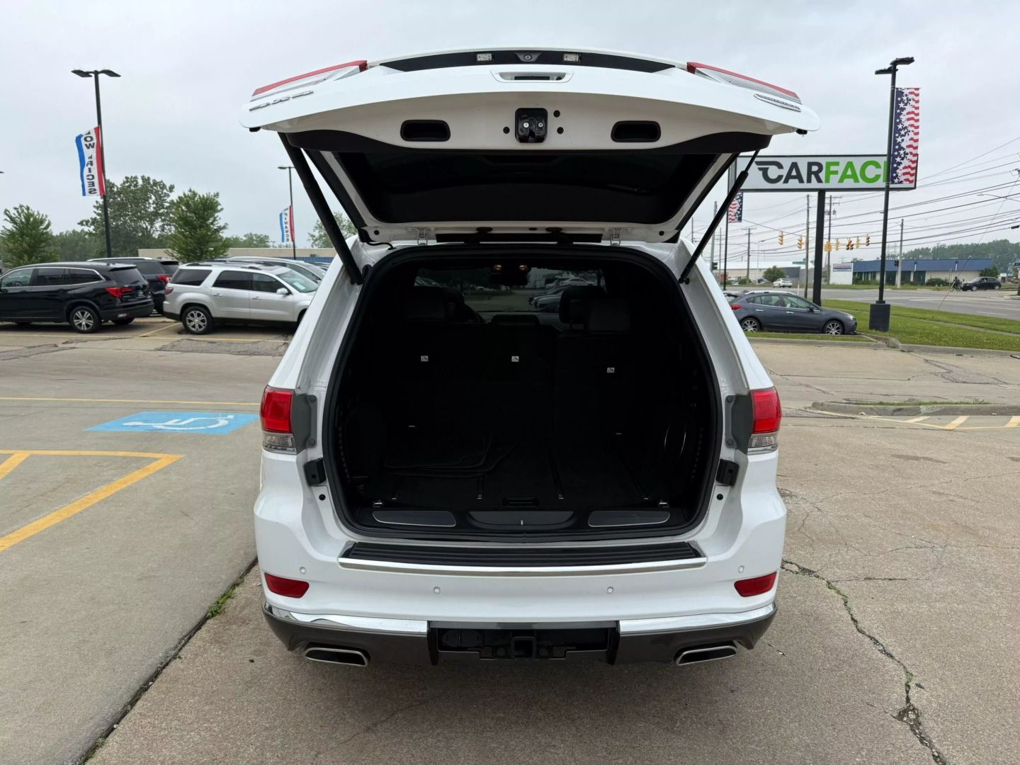 2014 Jeep Grand Cherokee - Image 11