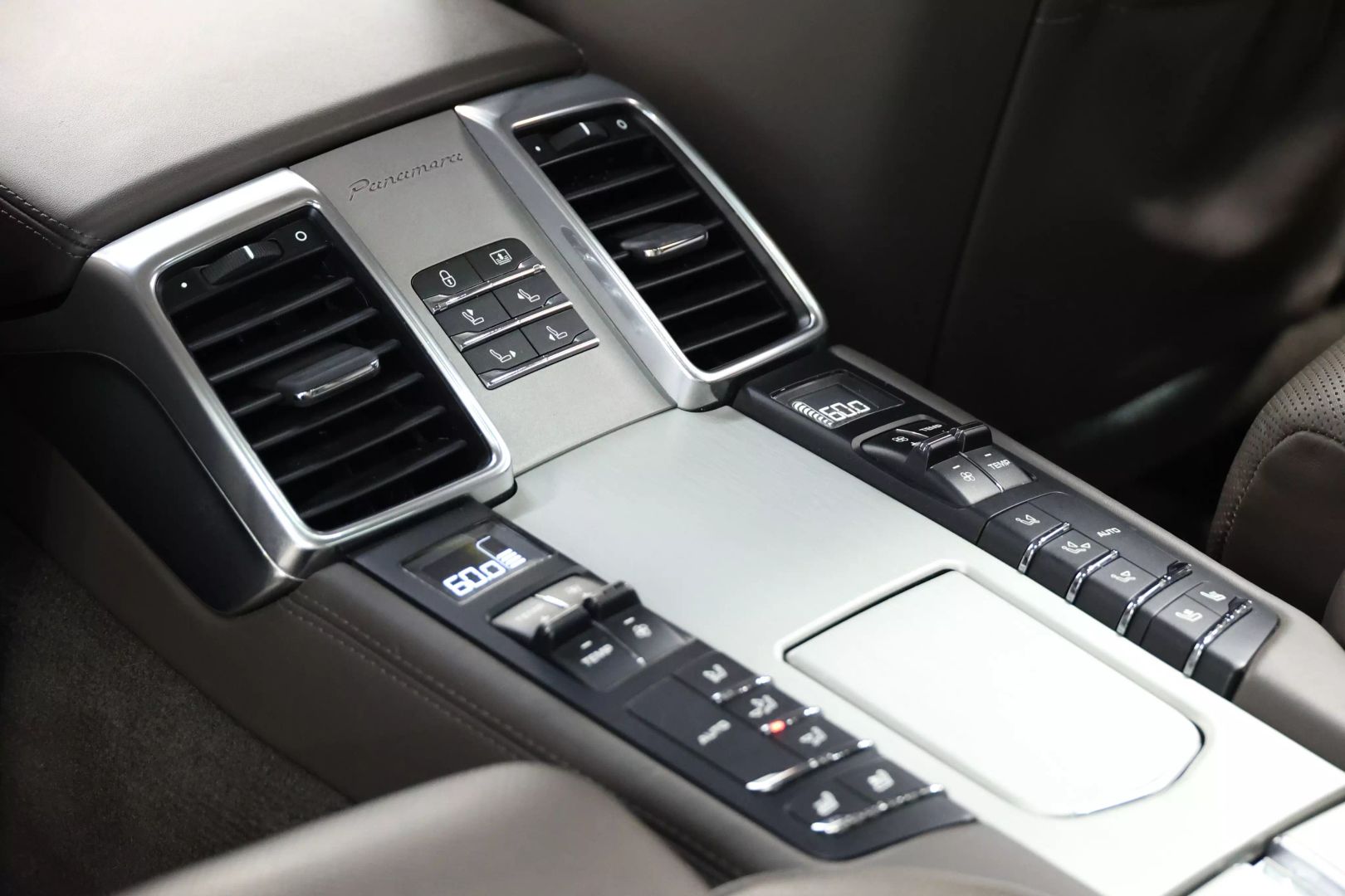 2014 Porsche Panamera - Image 66