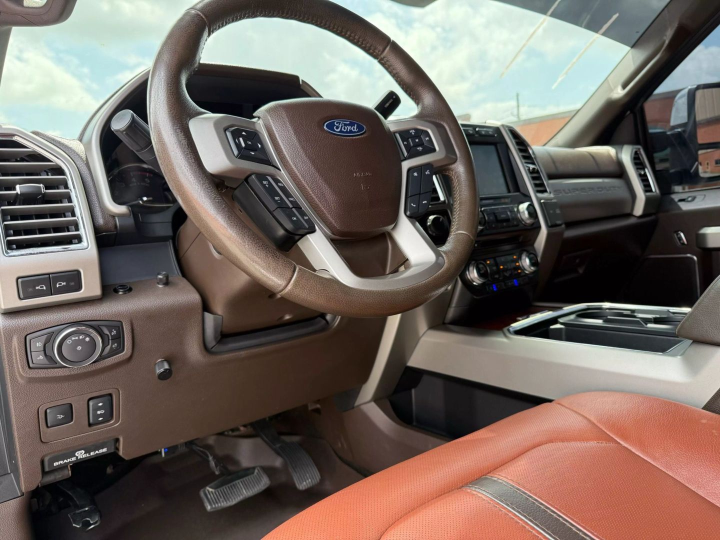 2018 Ford F250 Super Duty Crew Cab - Image 12
