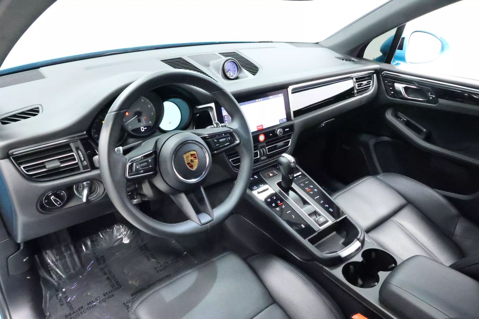 2022 Porsche Macan - Image 2