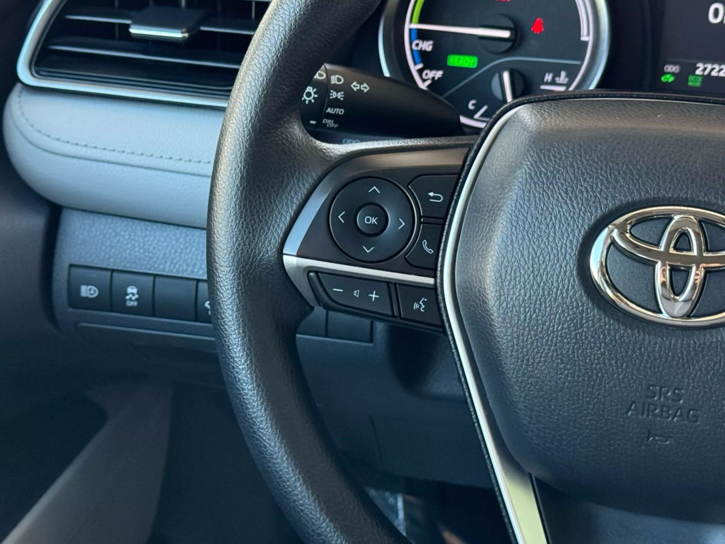 2022 Toyota Camry Hybrid - Image 33