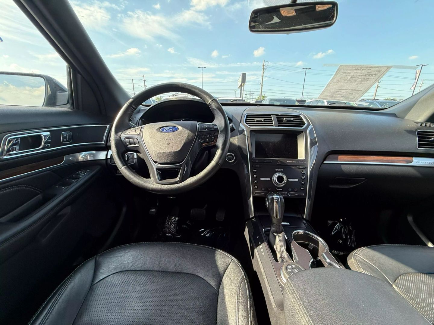 2019 Ford Explorer - Image 32