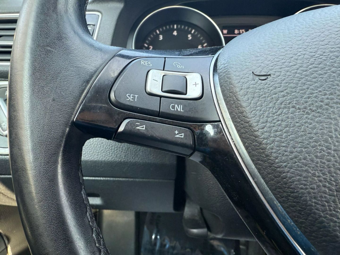 2017 Volkswagen Passat - Image 31