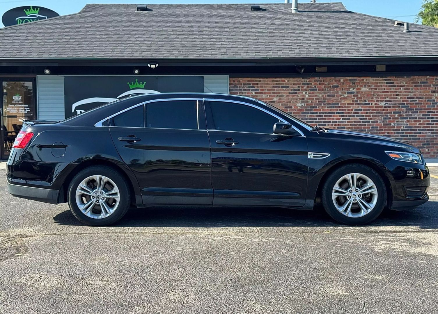 2016 Ford Taurus - Image 12