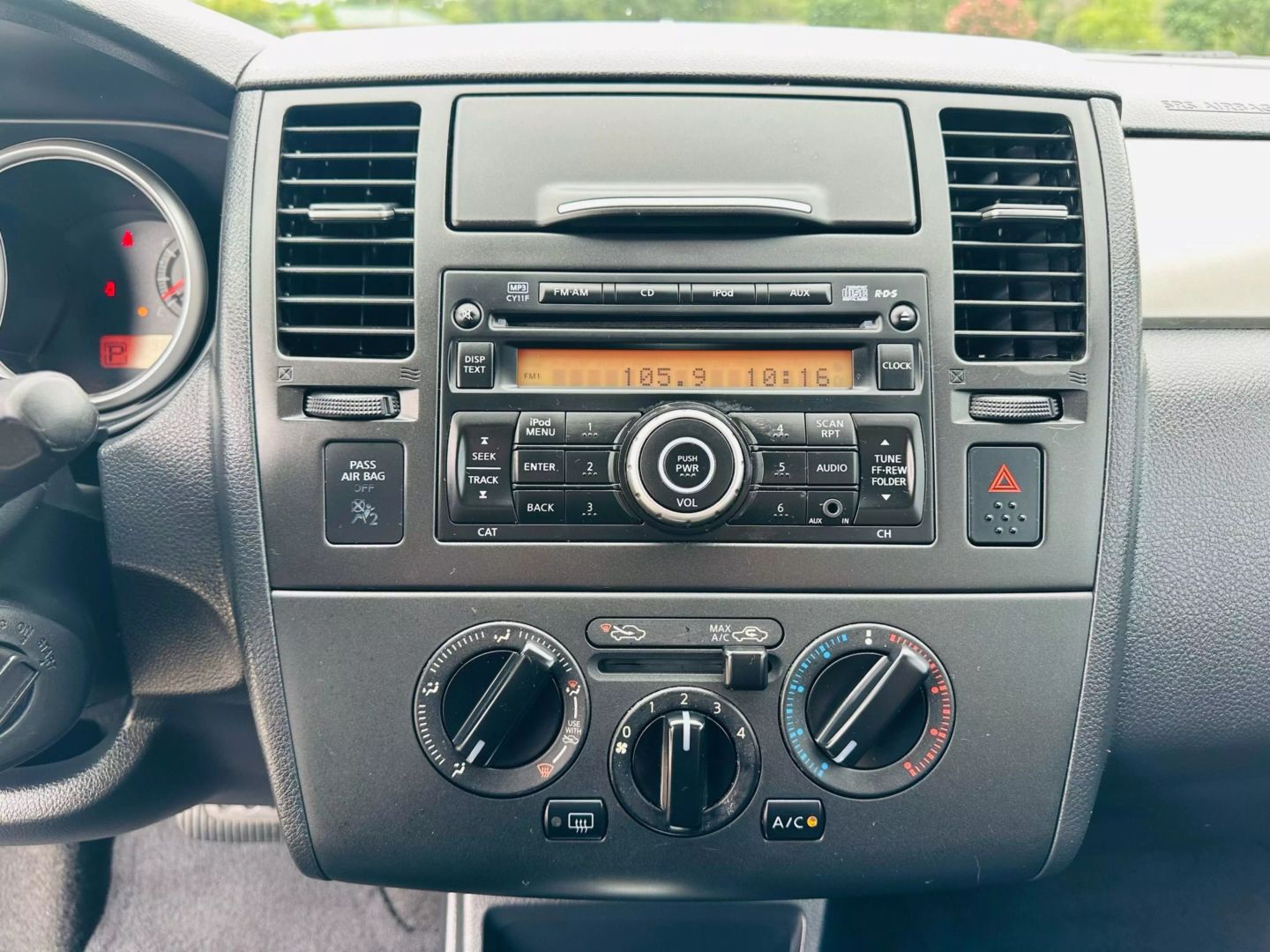 2010 Nissan Versa - Image 19