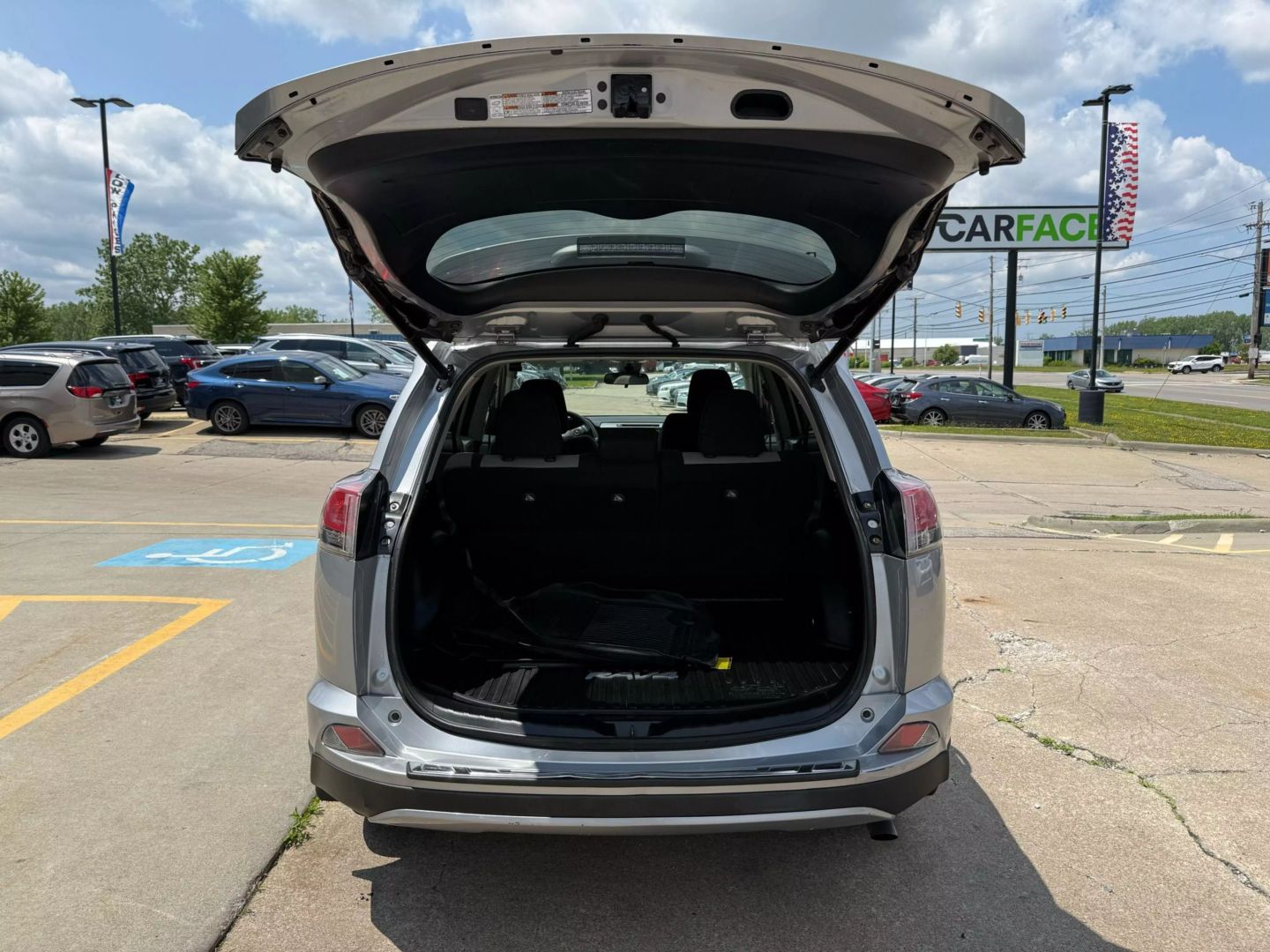 2017 Toyota Rav4 - Image 11
