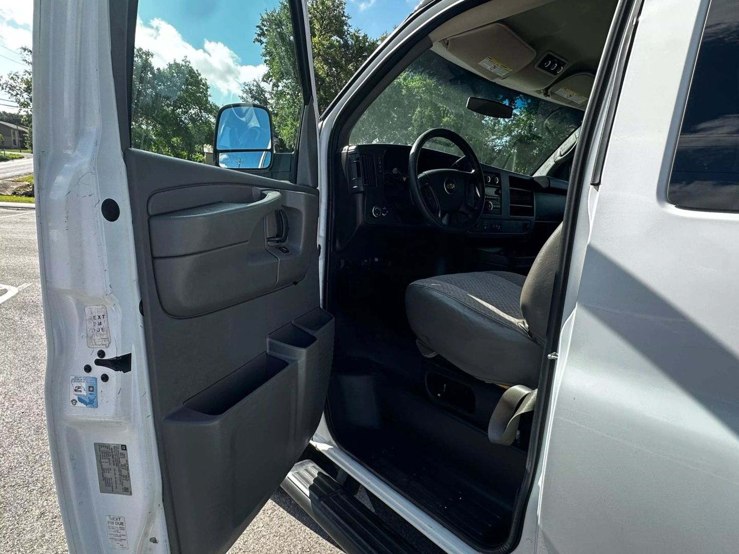 2014 Chevrolet Express 3500 Passenger - Image 26