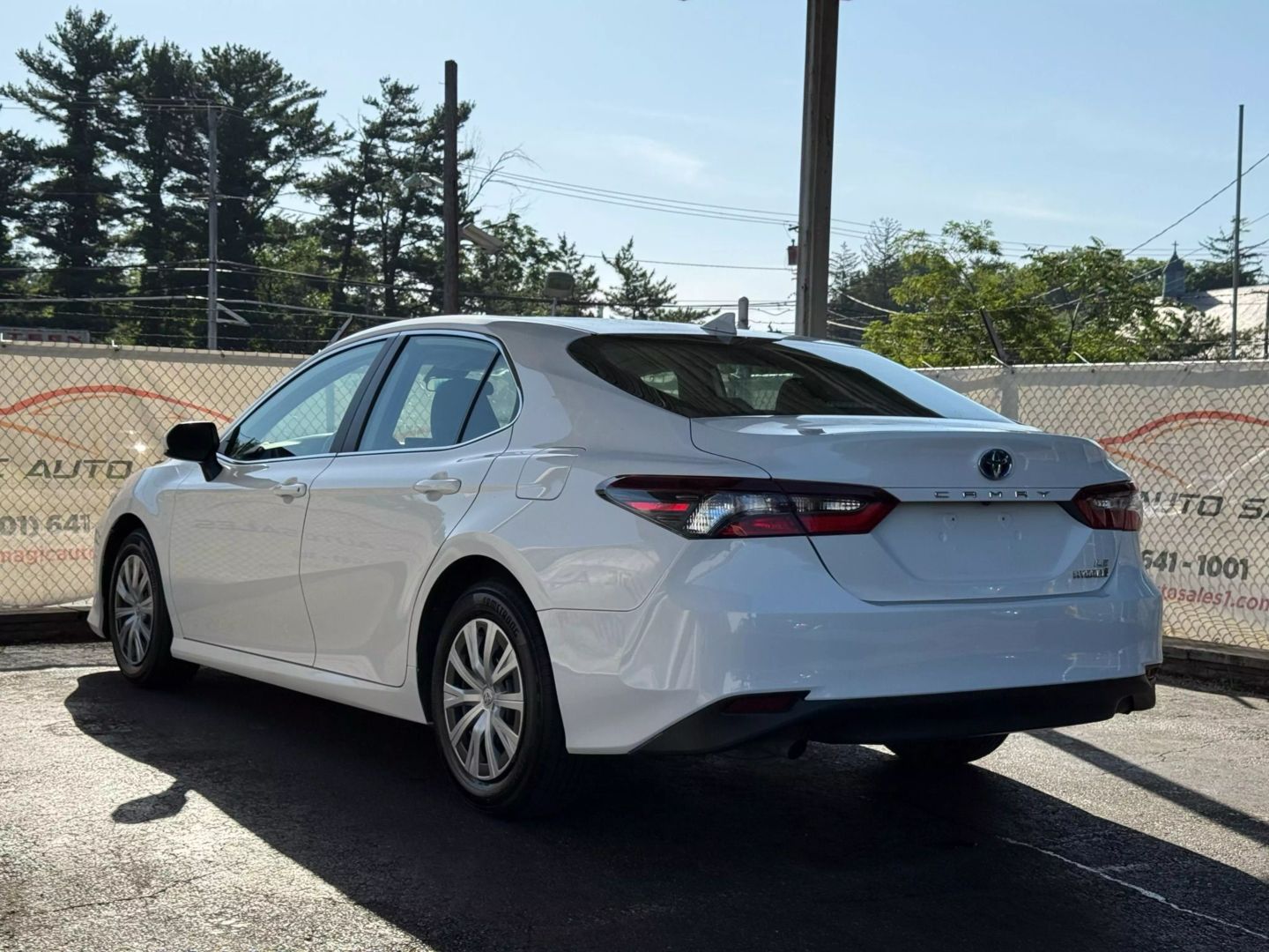 2022 Toyota Camry Hybrid - Image 9
