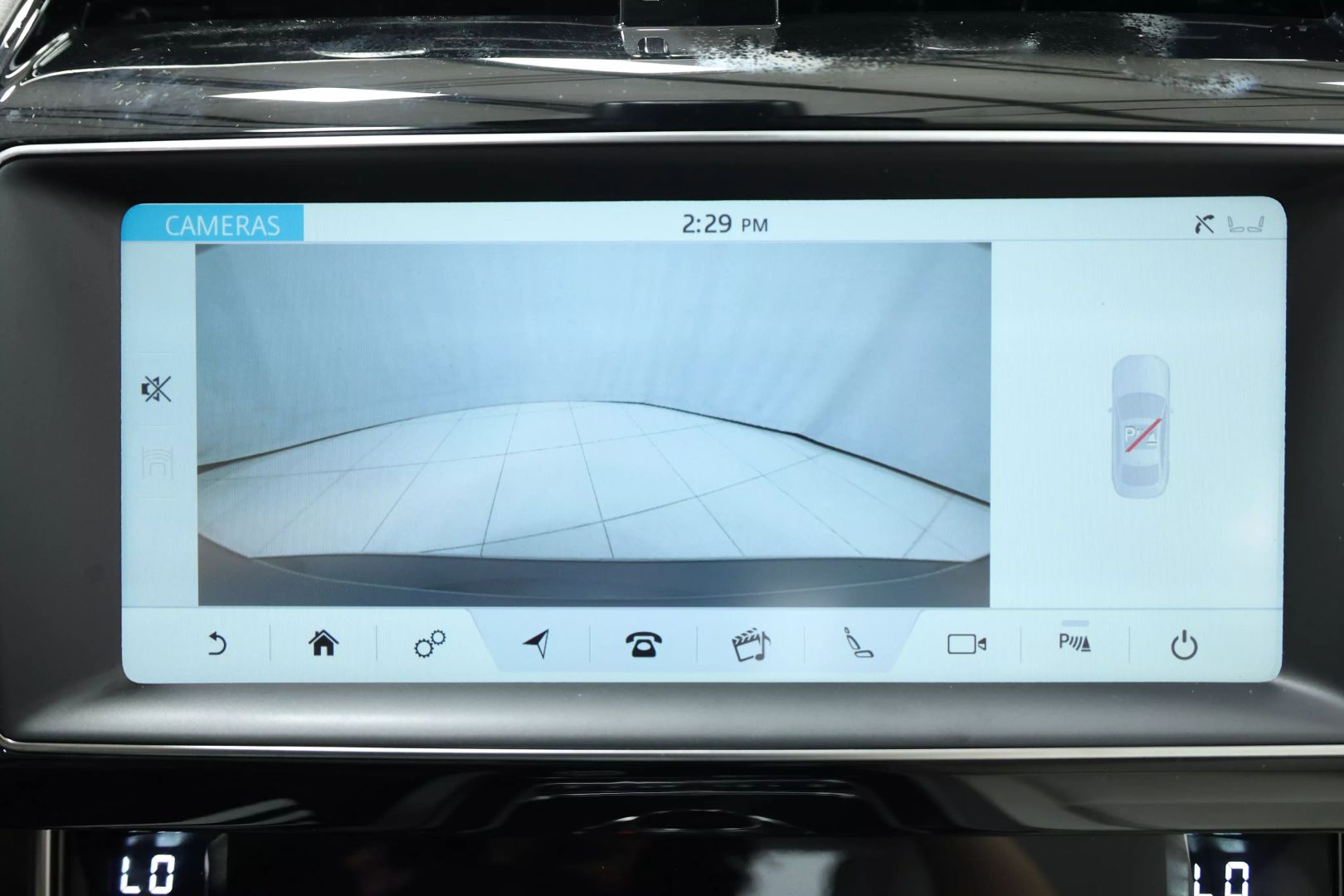 2019 Jaguar Xe - Image 34