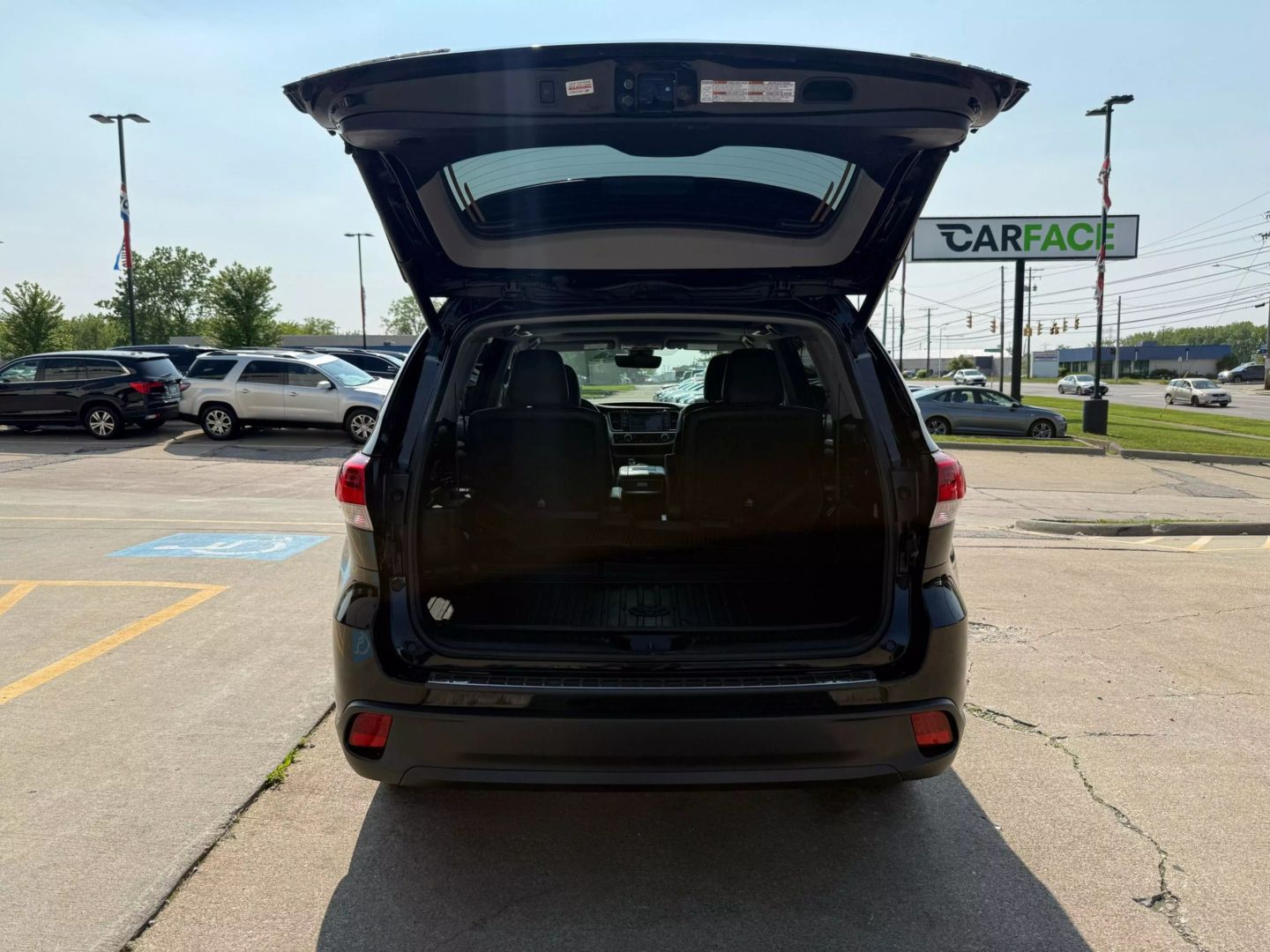 2019 Toyota Highlander - Image 12
