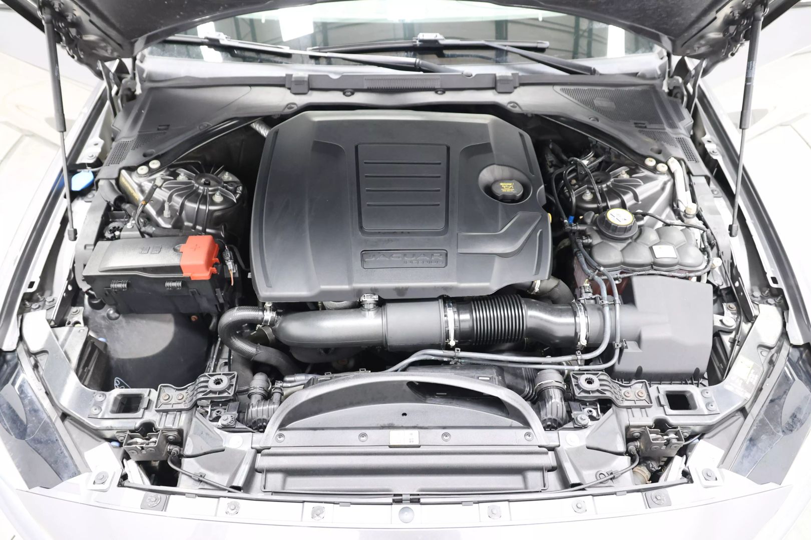 2019 Jaguar Xe - Image 96