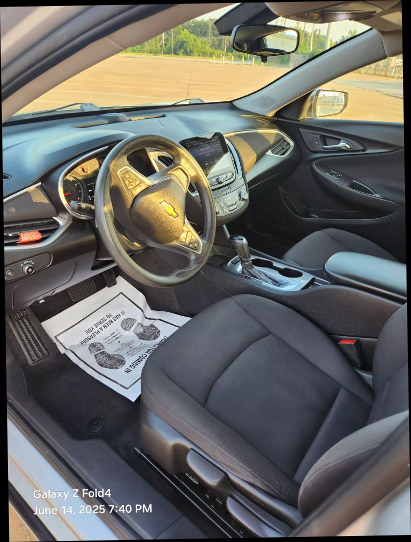 2020 Chevrolet Malibu - Image 12