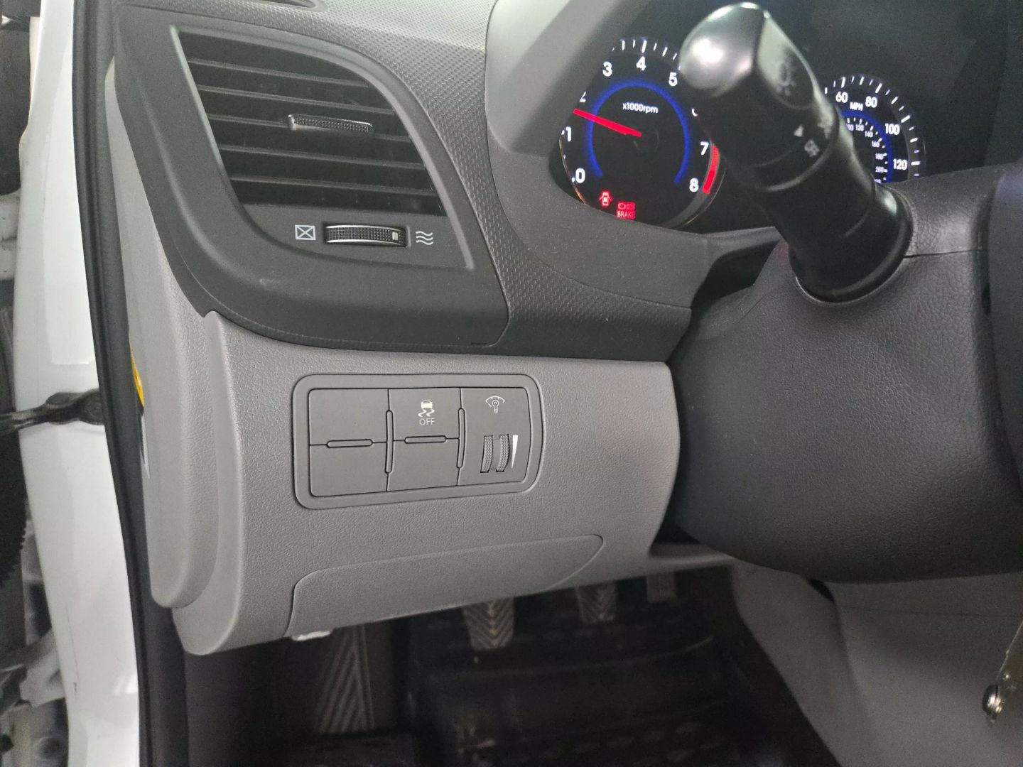 2015 Hyundai Accent - Image 24