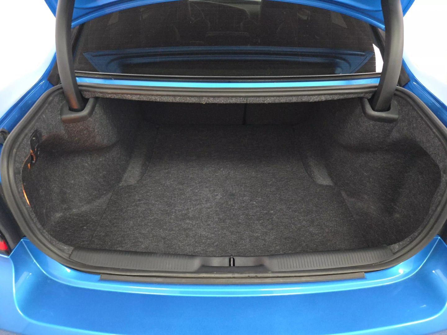 2023 Dodge Charger - Image 11