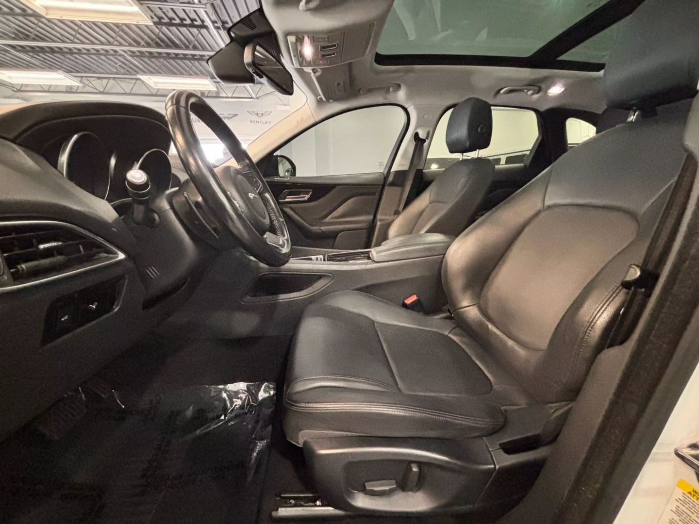 2018 Jaguar F-pace 30t Premium Sport Utility 4d - Image 9